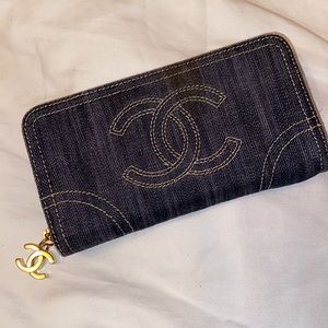SALE 🎊 RARE Chanel denim wallet
